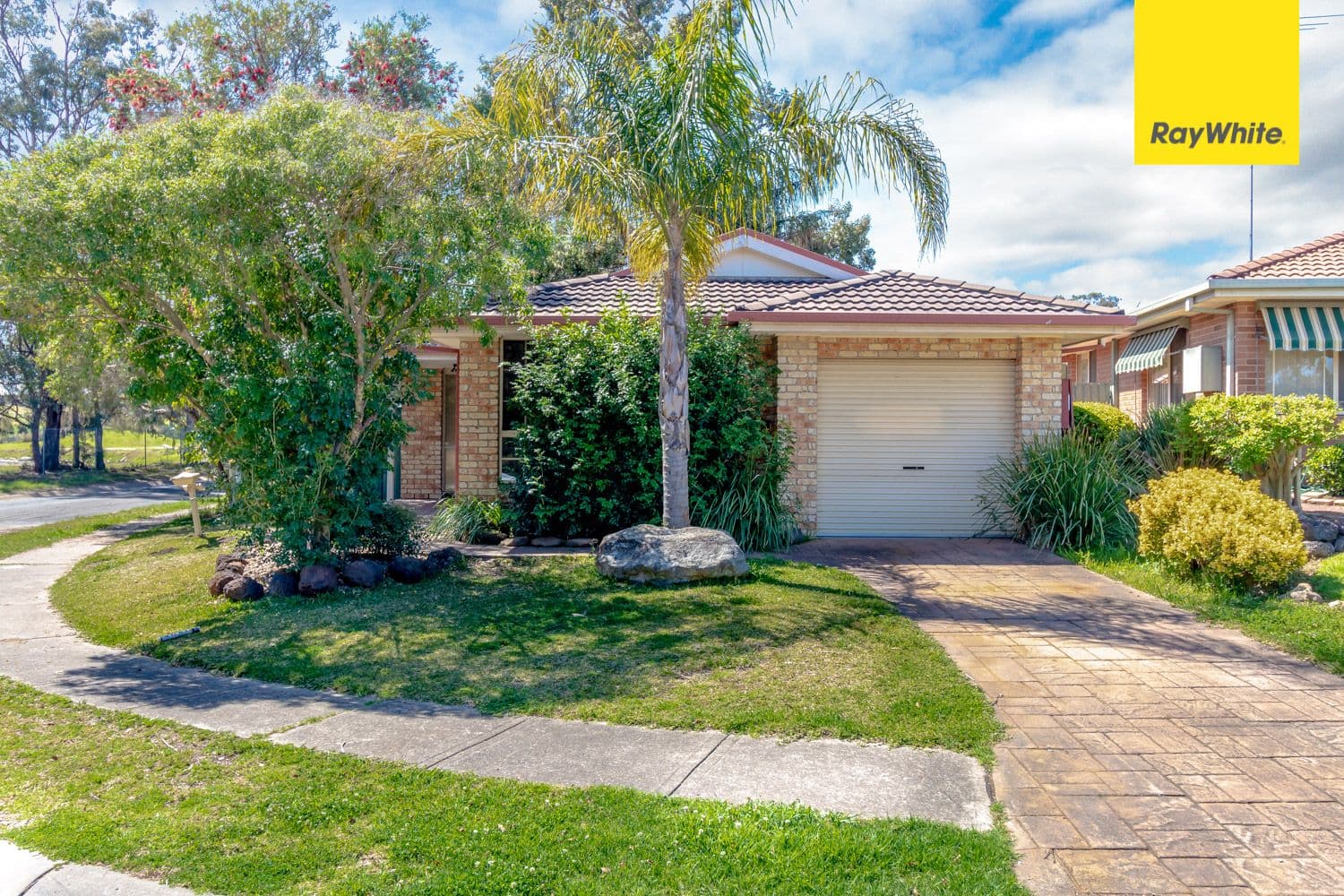 25 Newnham Street, Dean Park - Image 1