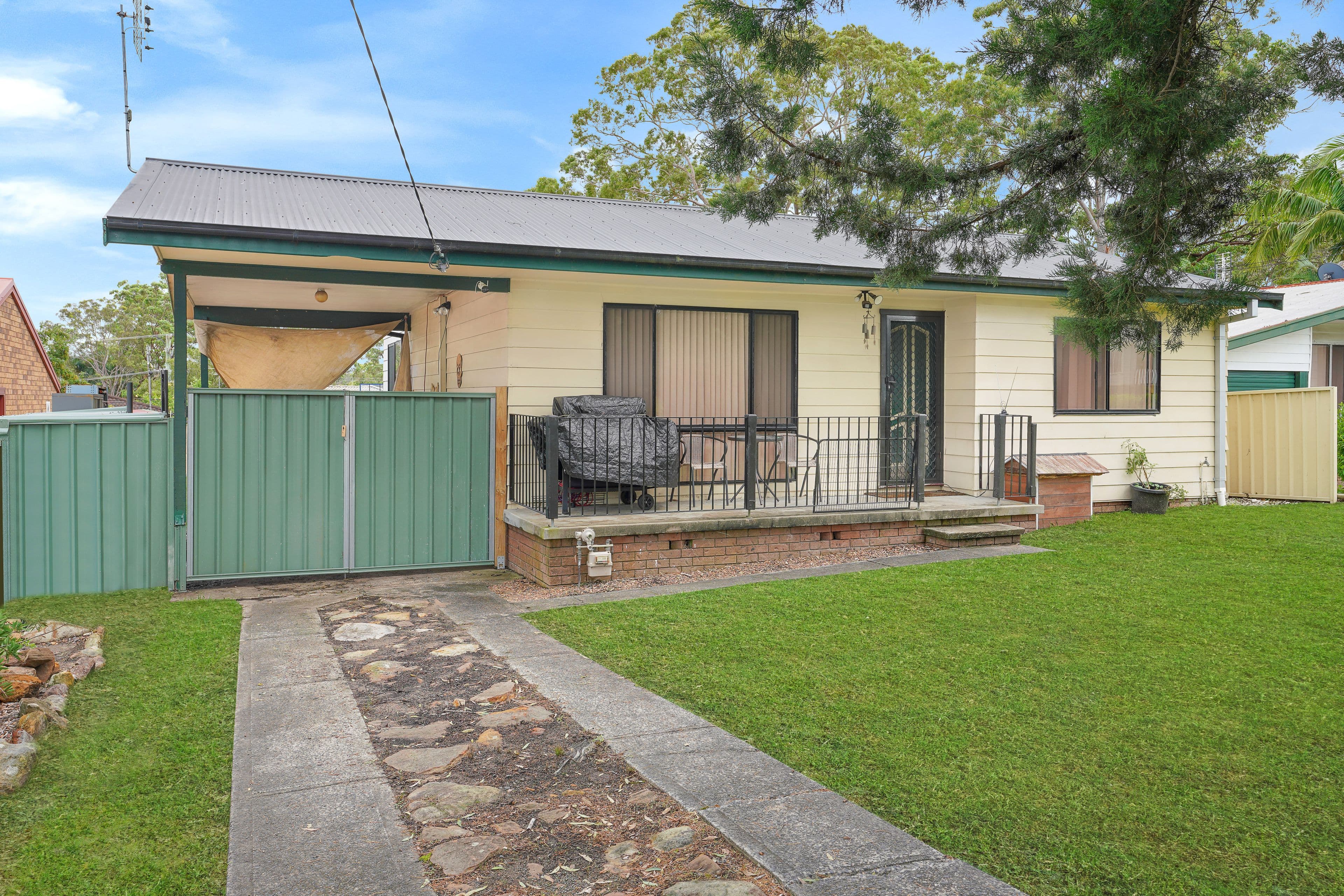 18 Kawana Avenue, Blue Haven NSW 2262, Blue Haven - Image 1