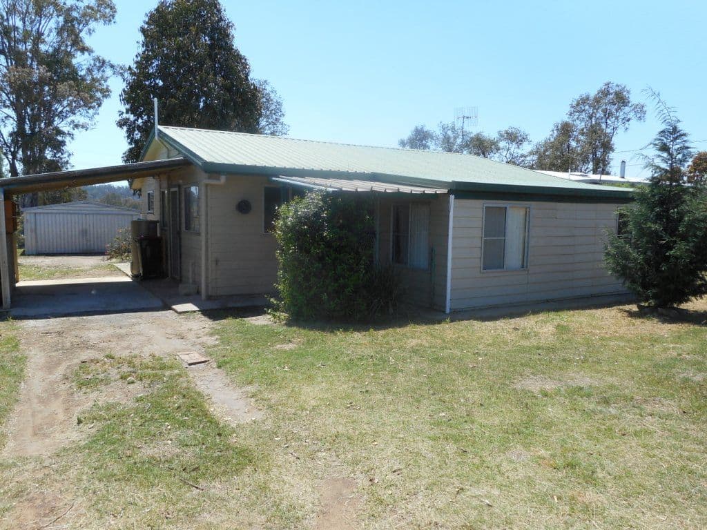 8 Deakin Crescent, Nanango QLD 4615, Nanango - Image 1