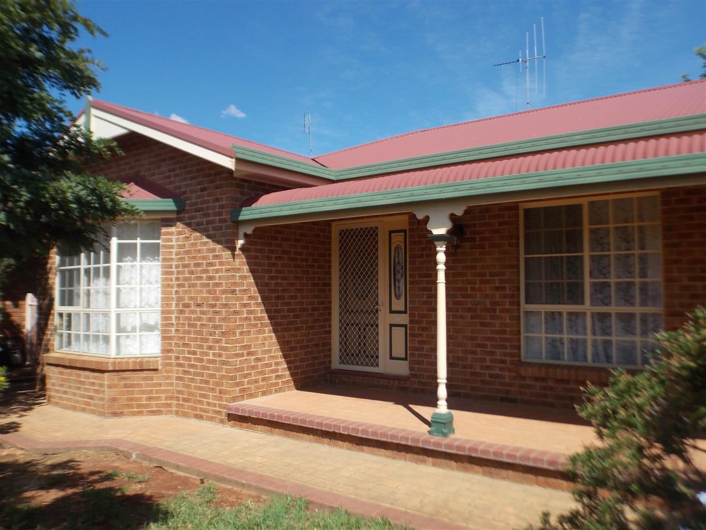 42 Ebelina Crescent, Parkes NSW 2870, Parkes - Image 1