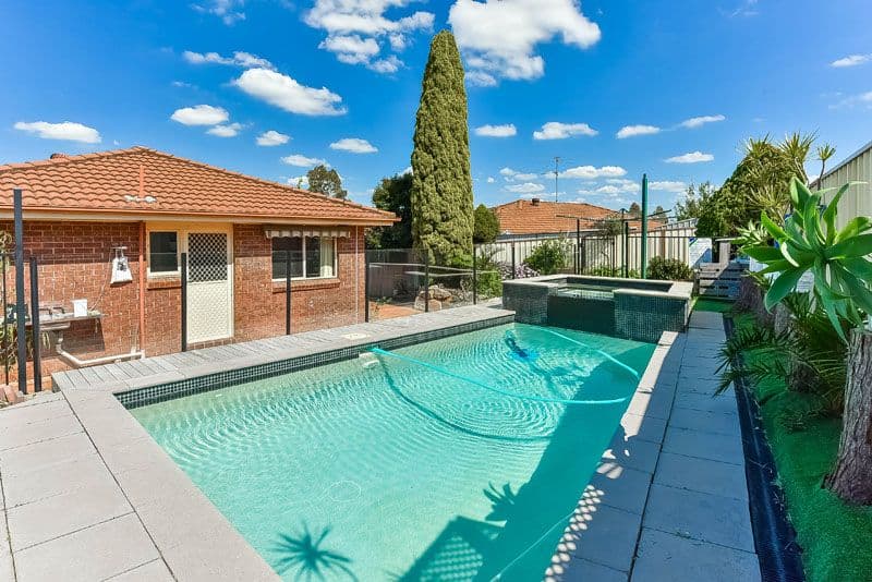 9 Garling Place, Currans Hill - Image 1