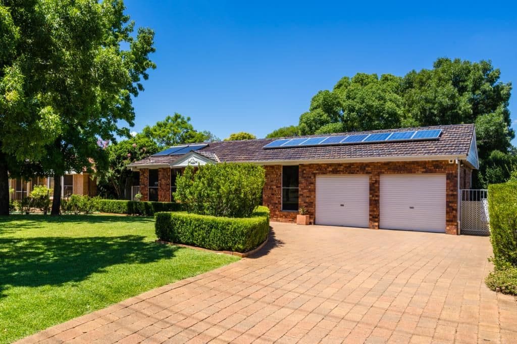29 Sapphire Street, Dubbo - Image 1