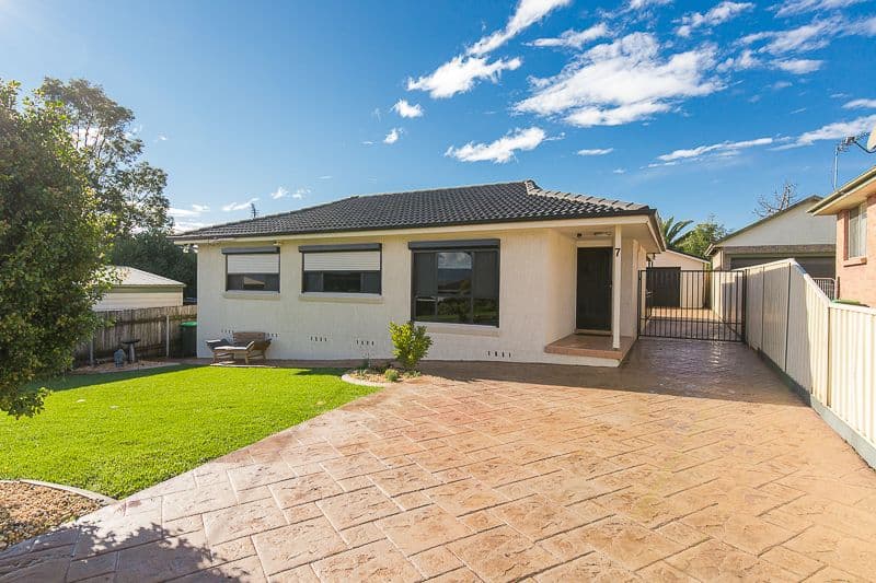 7 Hayes Avenue, Mount Warrigal - Image 1