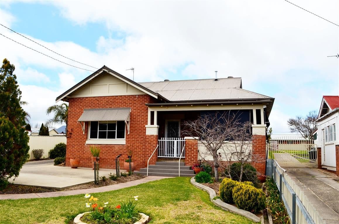 4 Carey Street, Tumut - Image 1