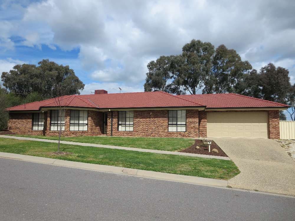 1 St Levans Place, LAVINGTON NSW 2641, Lavington - Image 1