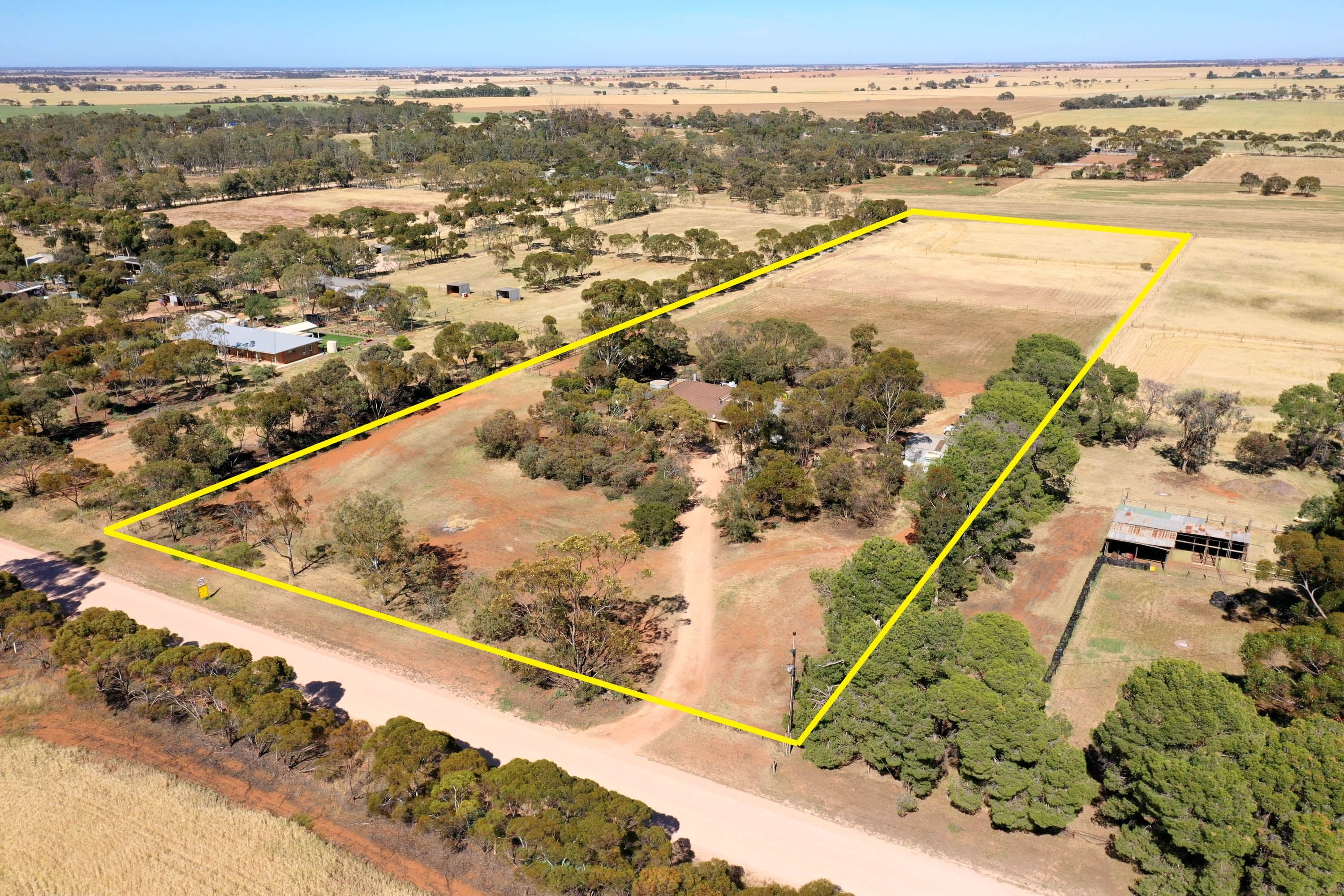 6 Wateribbon Road, Officer - Image 1