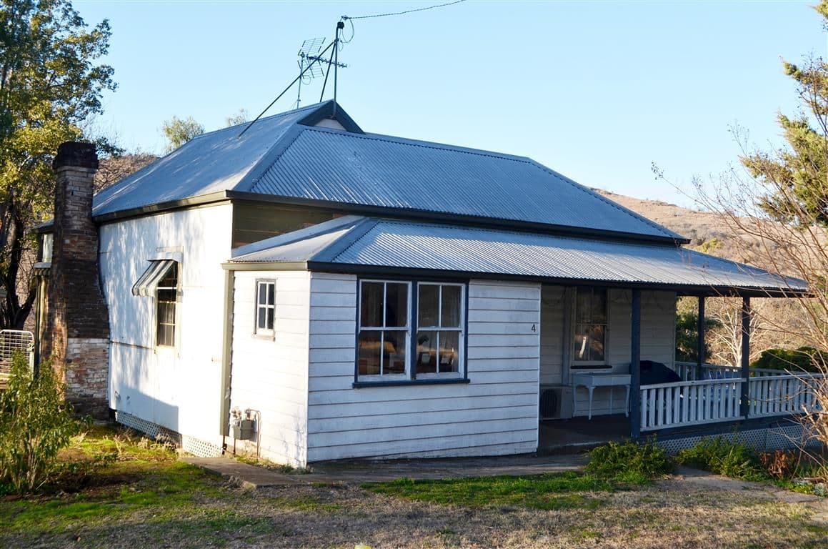 4 Grahamstown Road, Adelong - Image 1