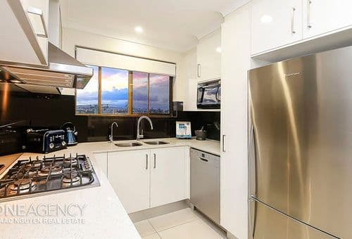 9/2 Kirkland Avenue, Coorparoo, Coorparoo - Image 1