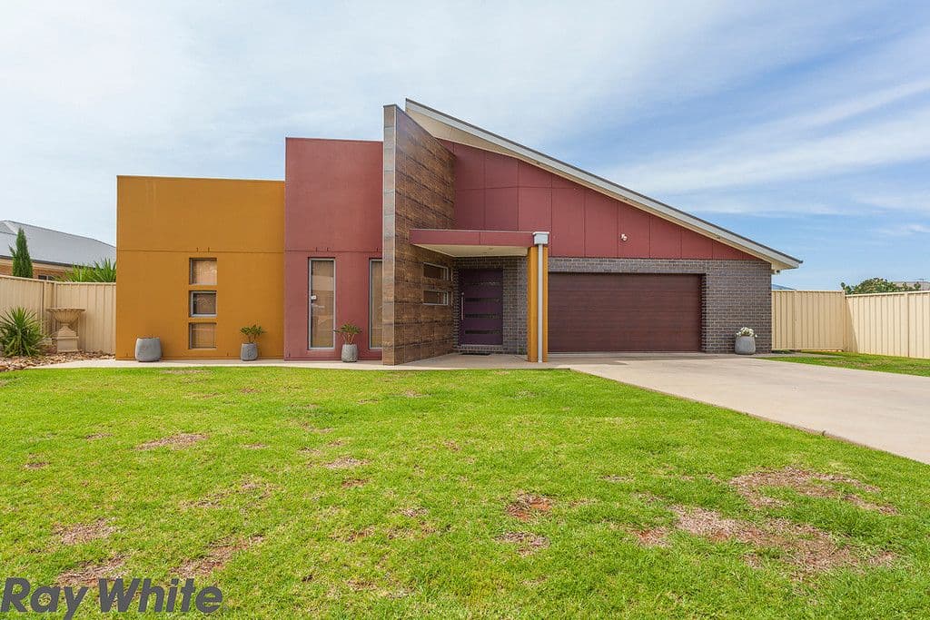 163 Clifton Boulevard, Griffith - Image 1