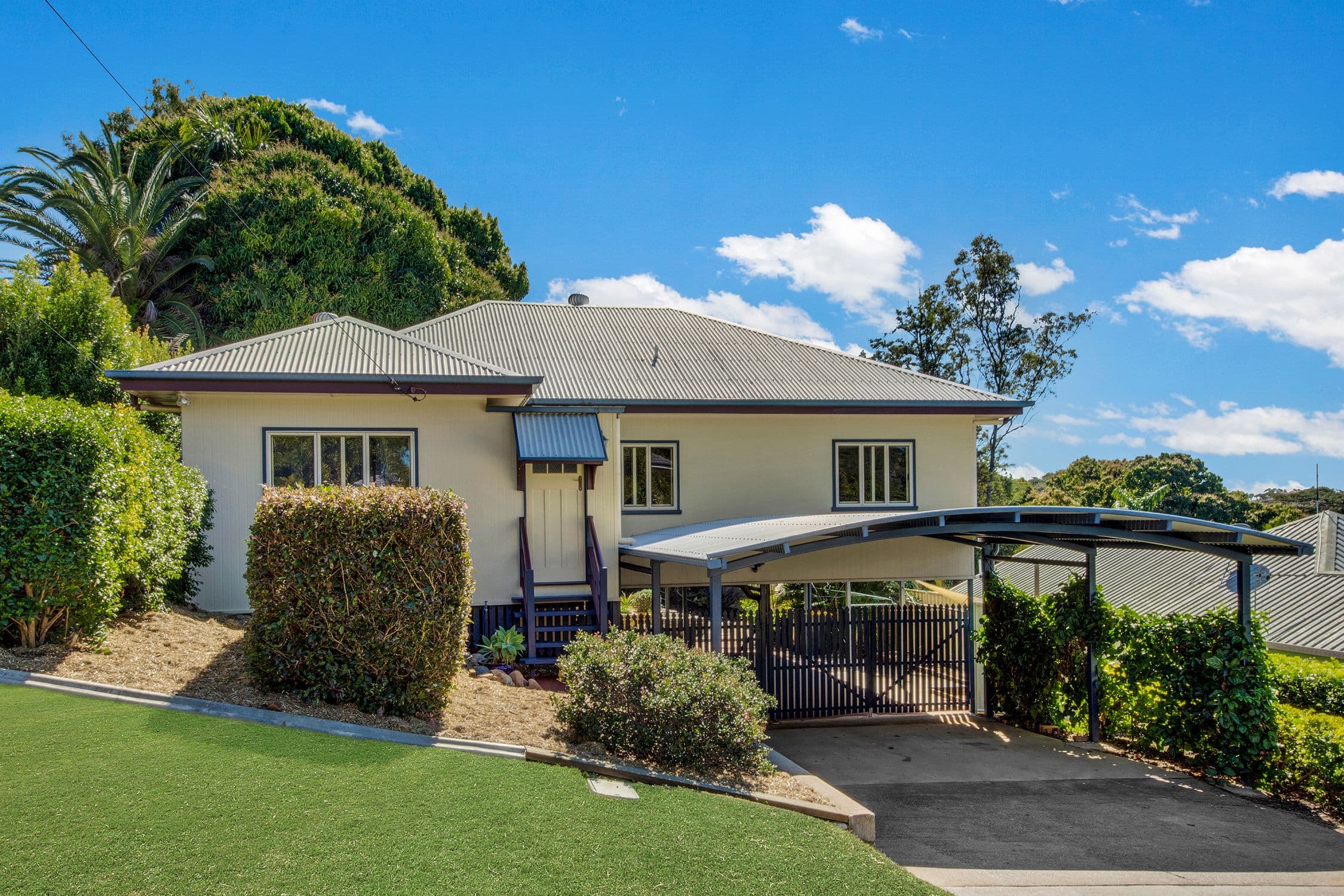 8 Hunter Street, West Gladstone QLD 4680, West Gladstone - Image 1