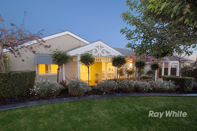 14 Grantham Crescent, BERWICK VIC 3806, Berwick - Image 1