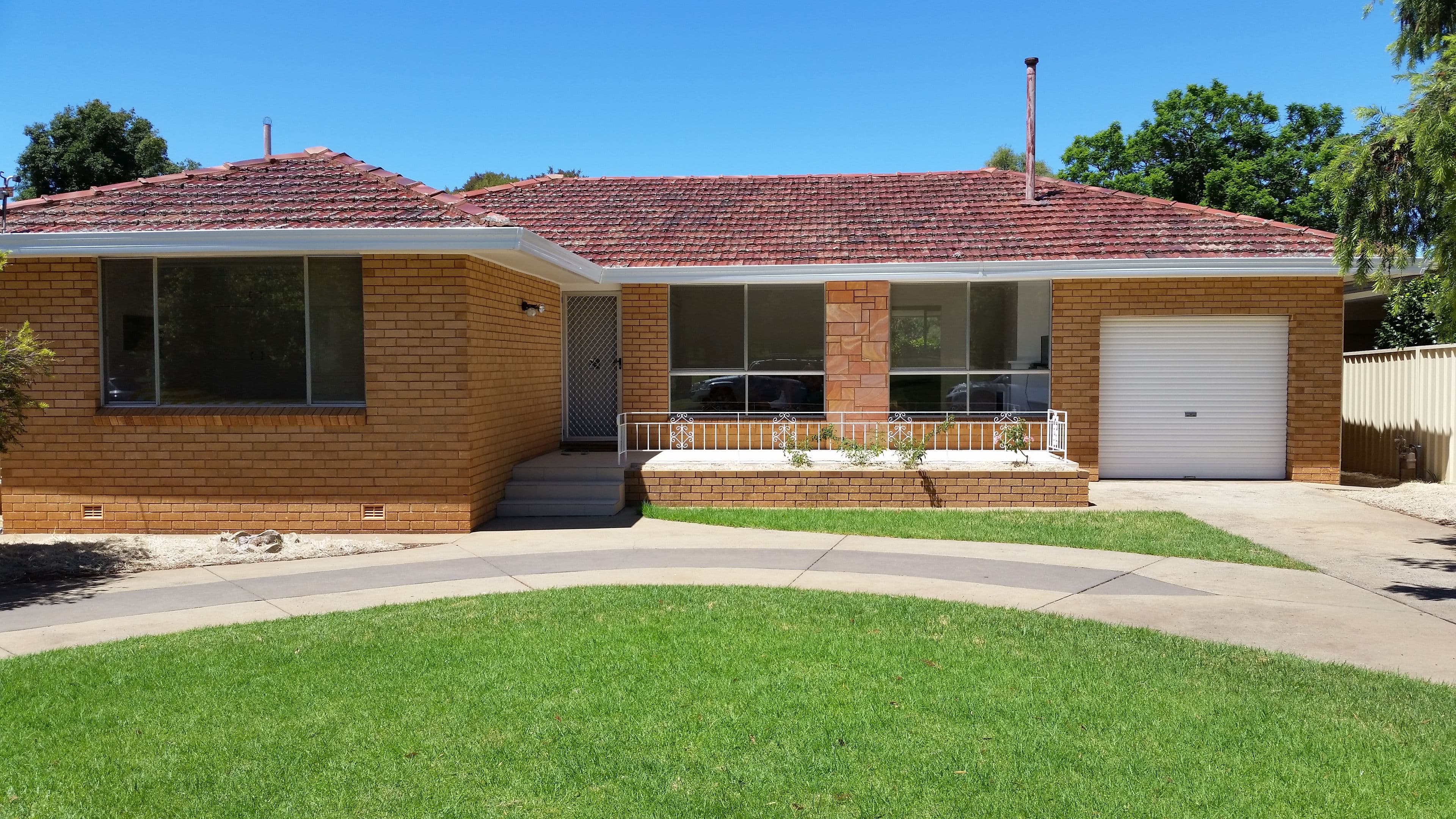 35 Grey Street, Griffith - Image 1