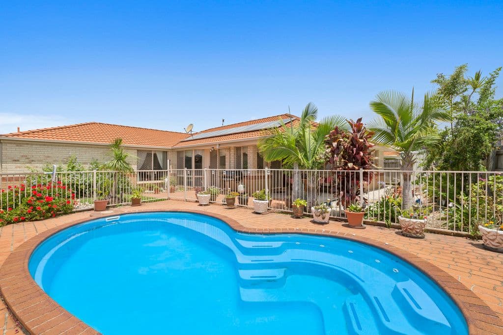 15 Riversdale Boulevard, Banora Point - Image 1