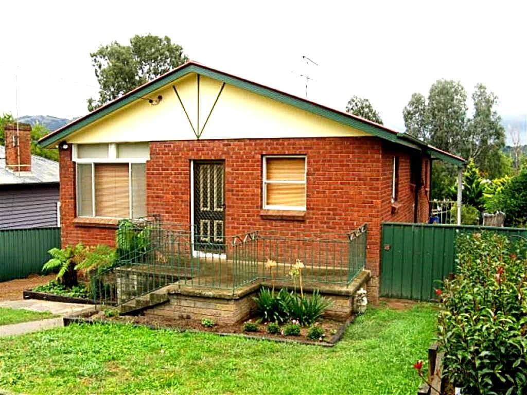 73 Clarke Street, Tumut - Image 1