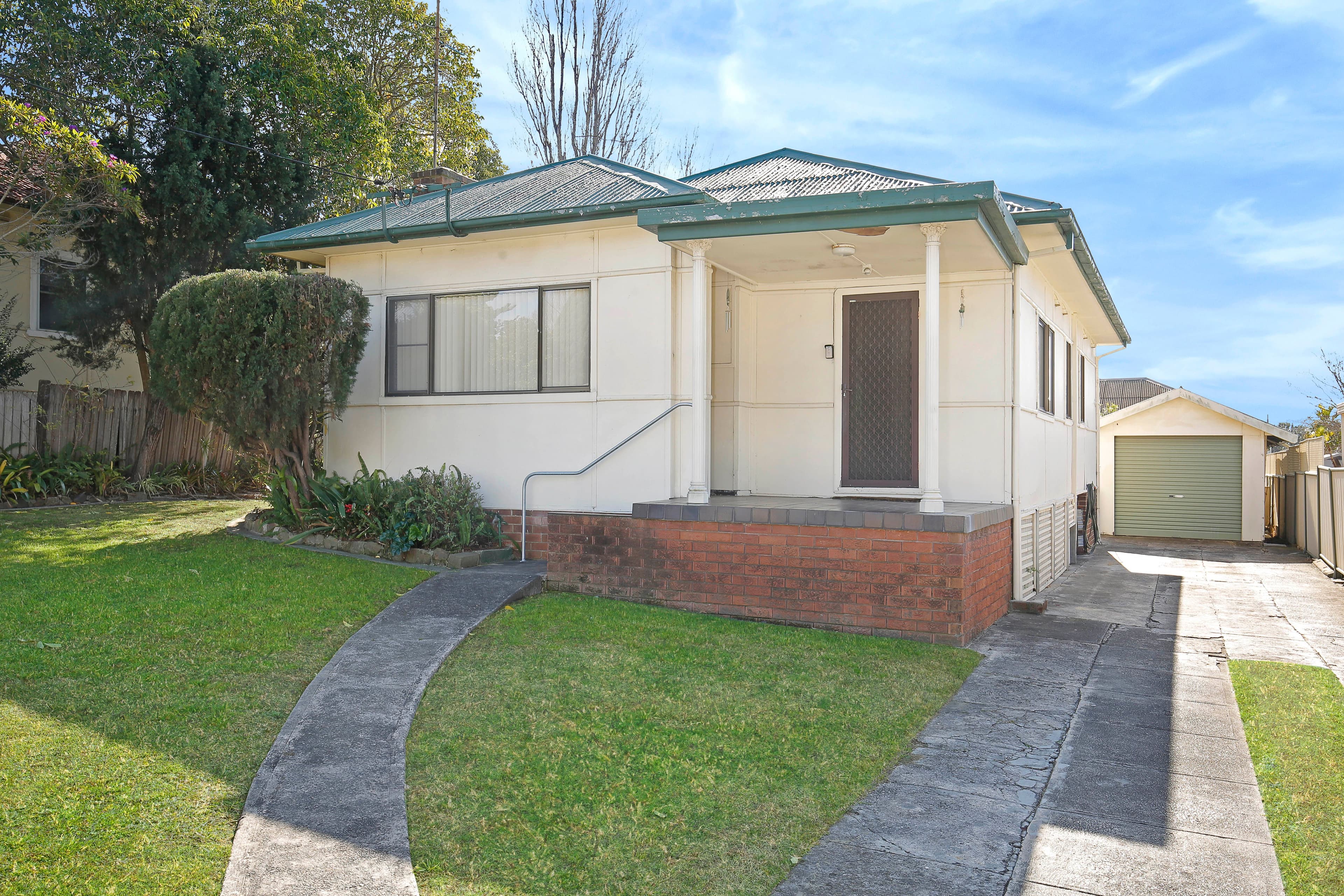 6 Bassett Street, Fairy Meadow - Image 1