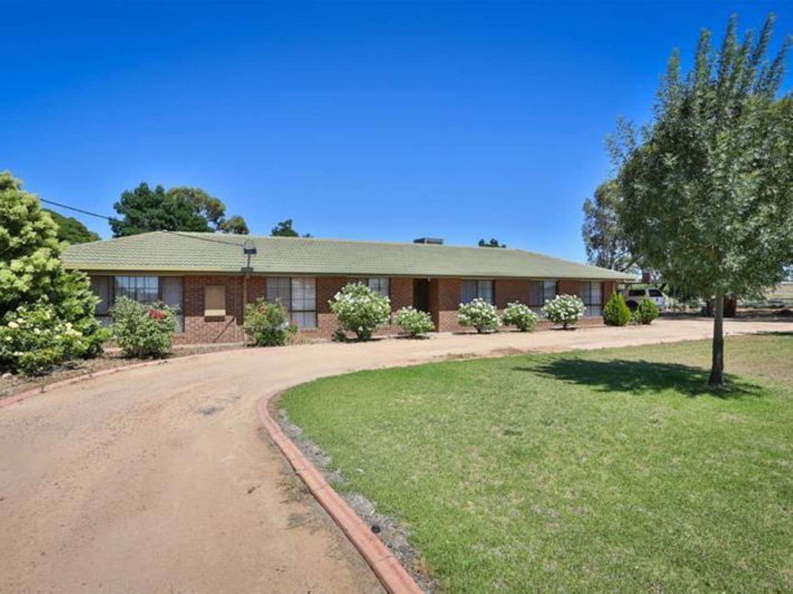 490 Cureton Avenue, Nichols Point - Image 1