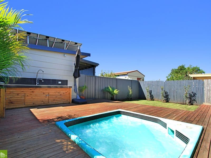 180 Flagstaff Road, LAKE HEIGHTS NSW 2502, Lake Heights - Image 1