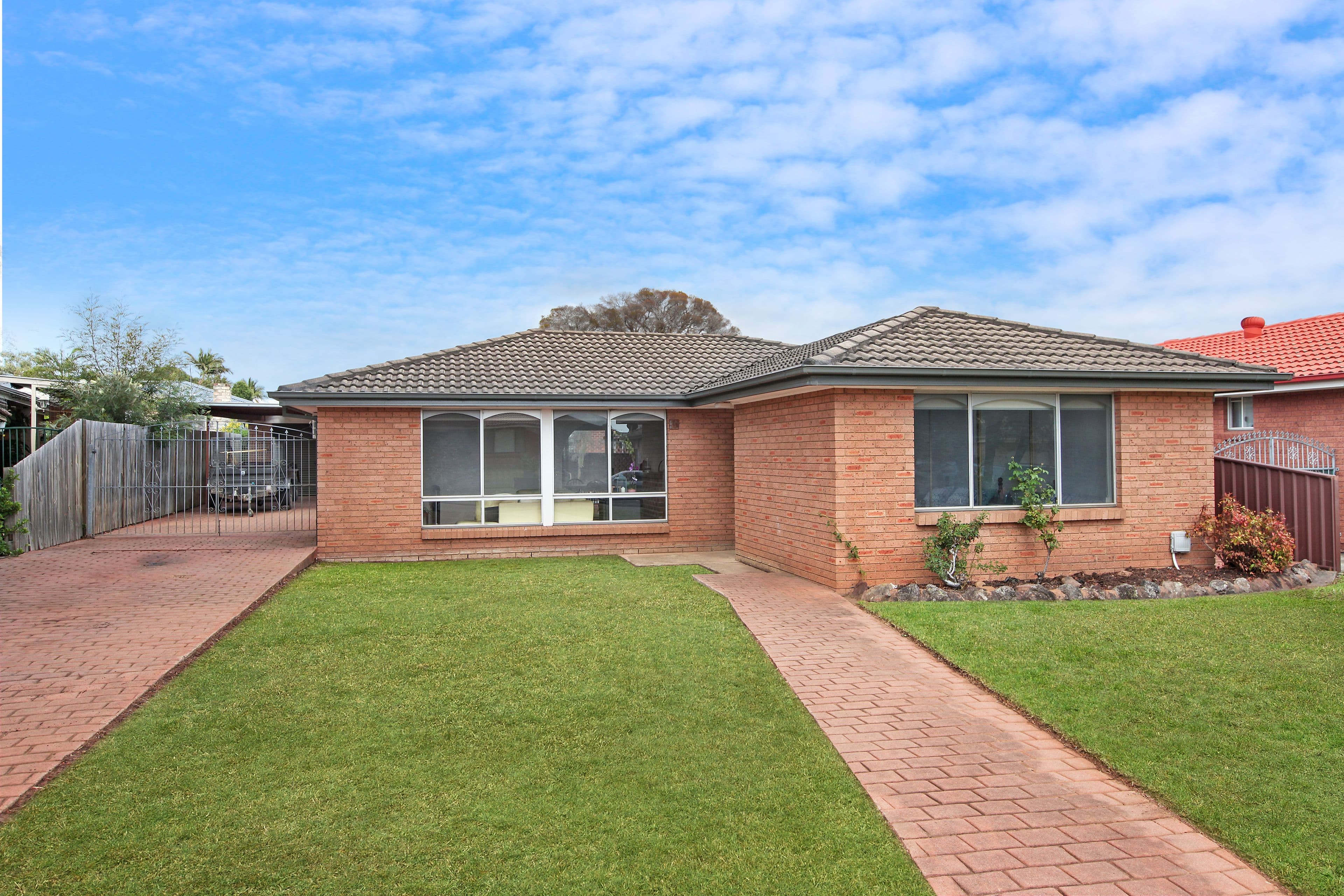 11 Hillend Place, Wakeley - Image 1