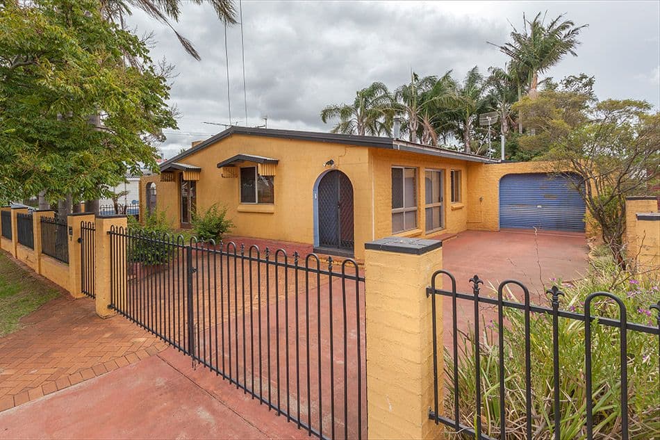 17 Cloake Street, ROCKVILLE QLD 4350, Rockville - Image 1