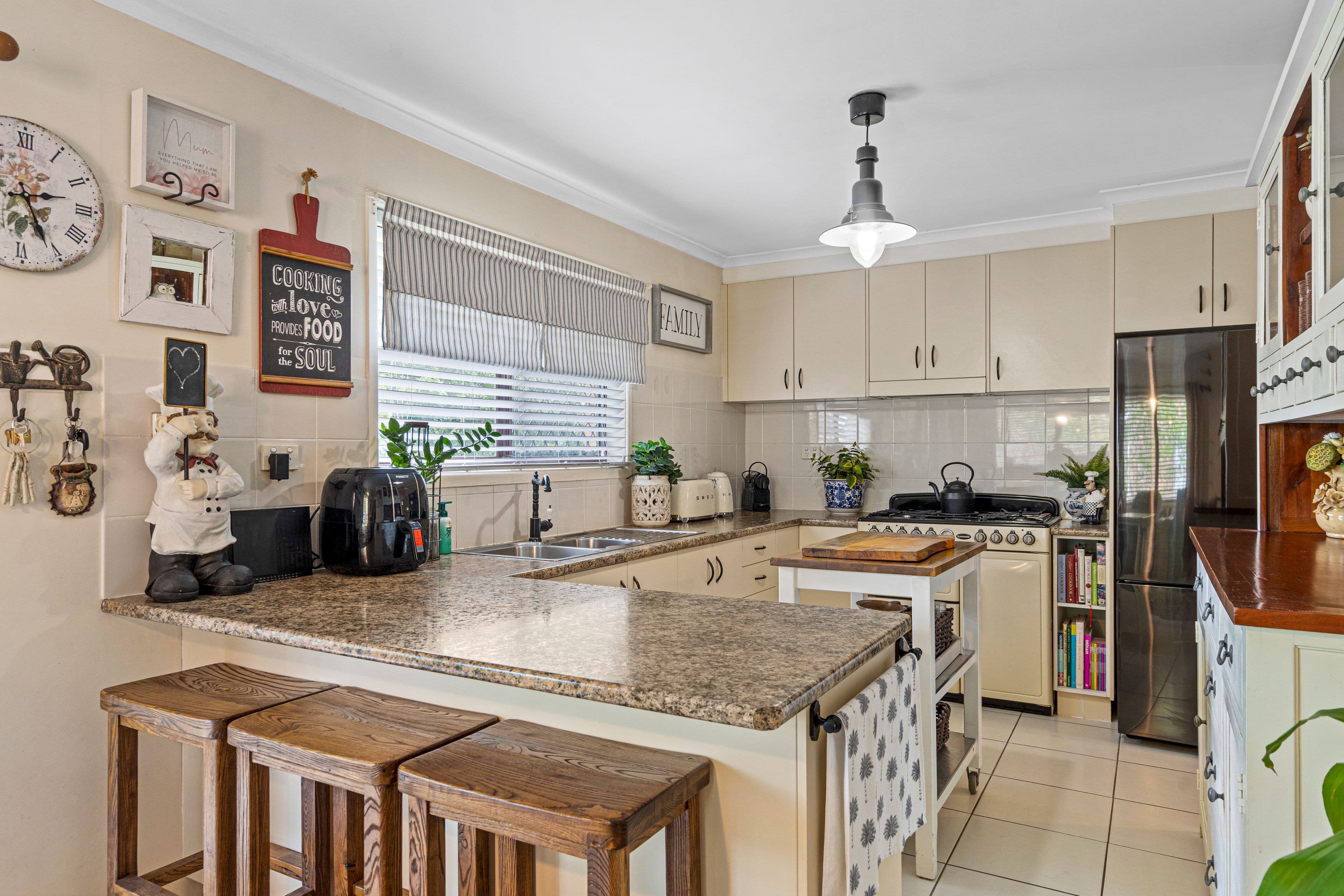 124 Loganlea Road, Loganlea QLD 4131, Loganlea - Image 1