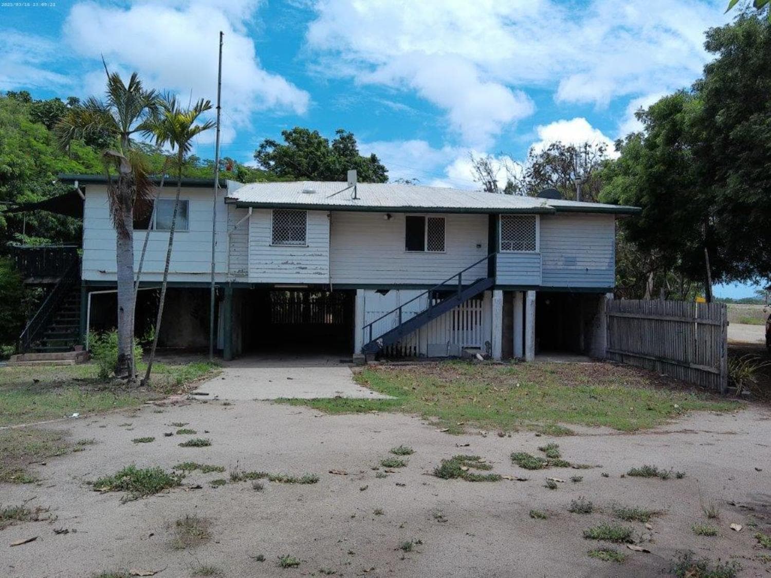 11.268 ACRES OF ABSOLUTE RIVER FRONTAGE HOME, Bowen - Image 1