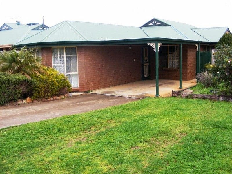 5 Magnolia Crescent, CRAIGMORE SA 5114, Craigmore - Image 1