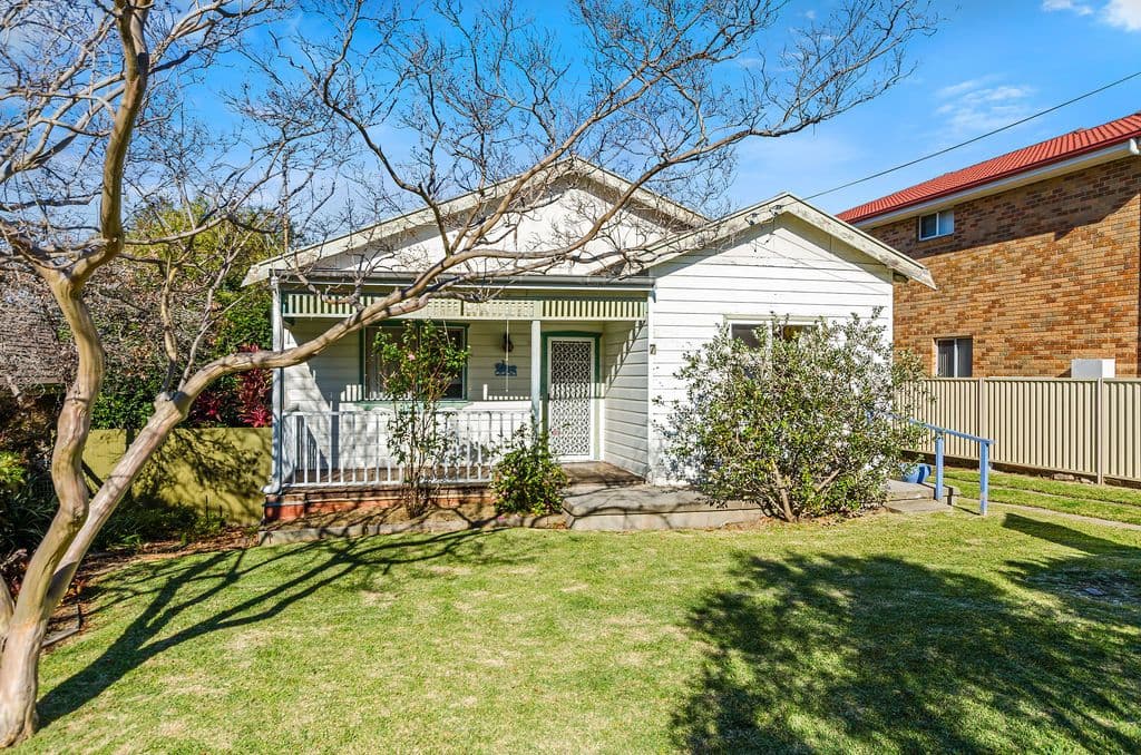 7 Farrell Street, Balgownie - Image 1