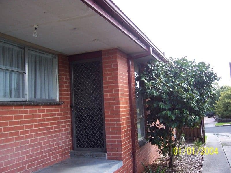 8 Hawthorn Crescent, CHURCHILL VIC 3842, Churchill - Image 1
