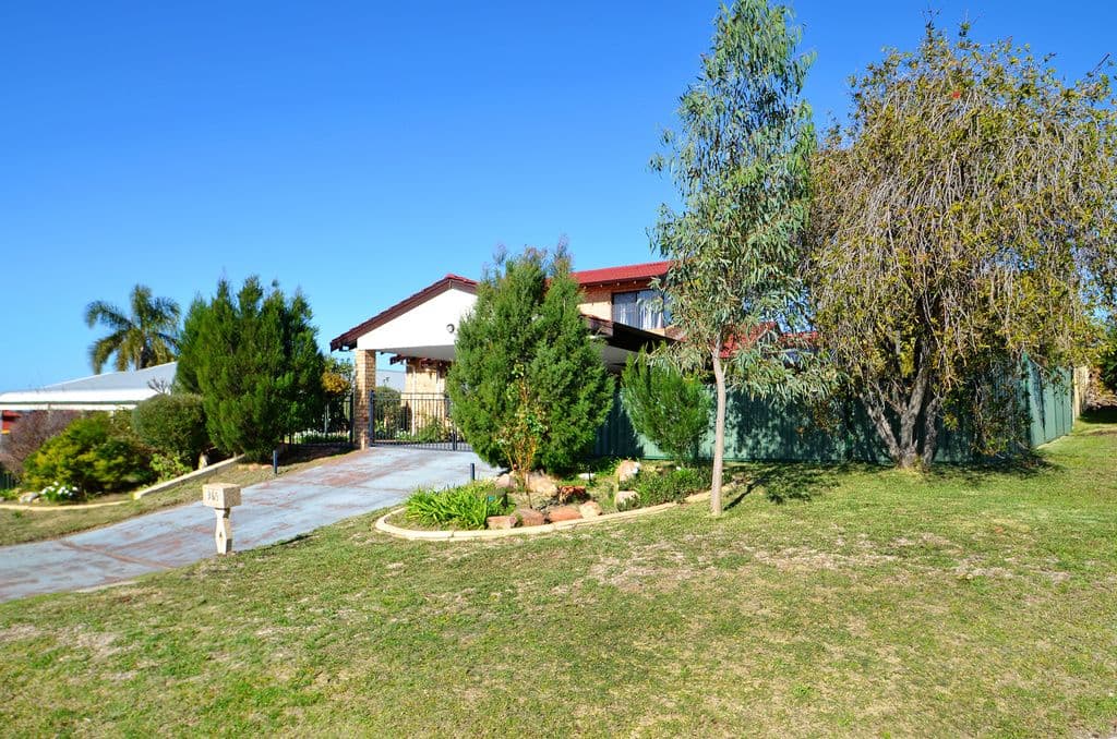 365 Summerlakes Parade, BALLAJURA WA 6066, Ballajura - Image 1