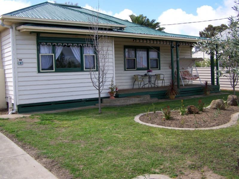 8 Nelson Parade, ST ARNAUD VIC 3478, St Arnaud - Image 1