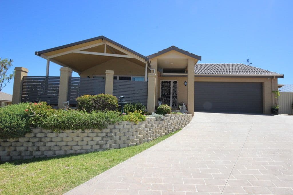 1 Warrabah Close, Tamworth NSW 2340, Tamworth - Image 1