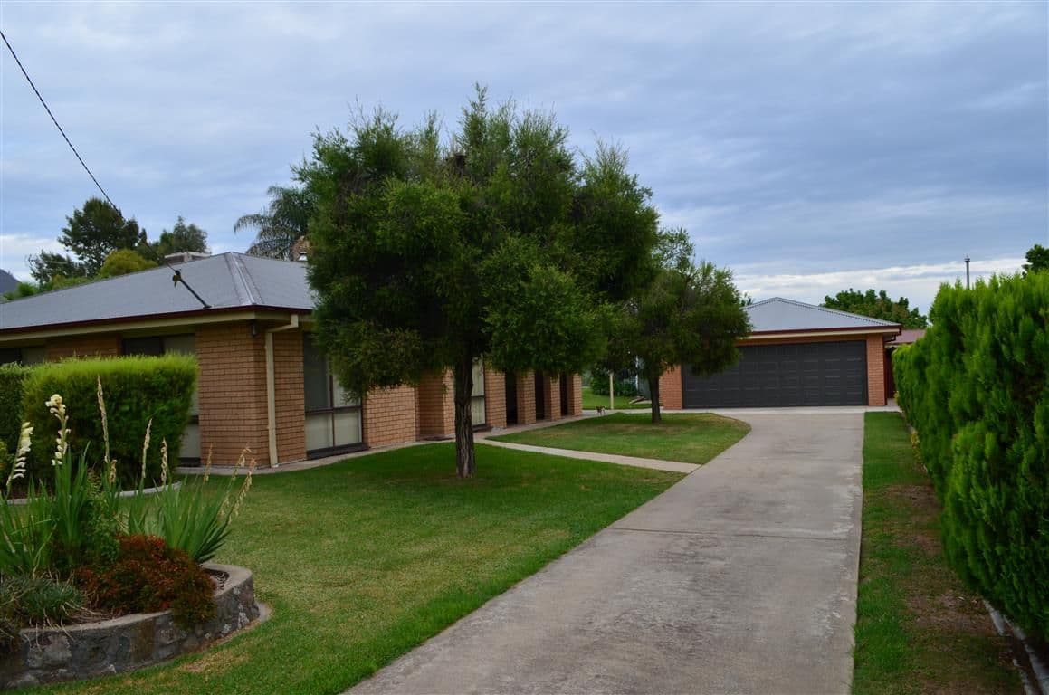 77 Broughton Street, Tumut - Image 1