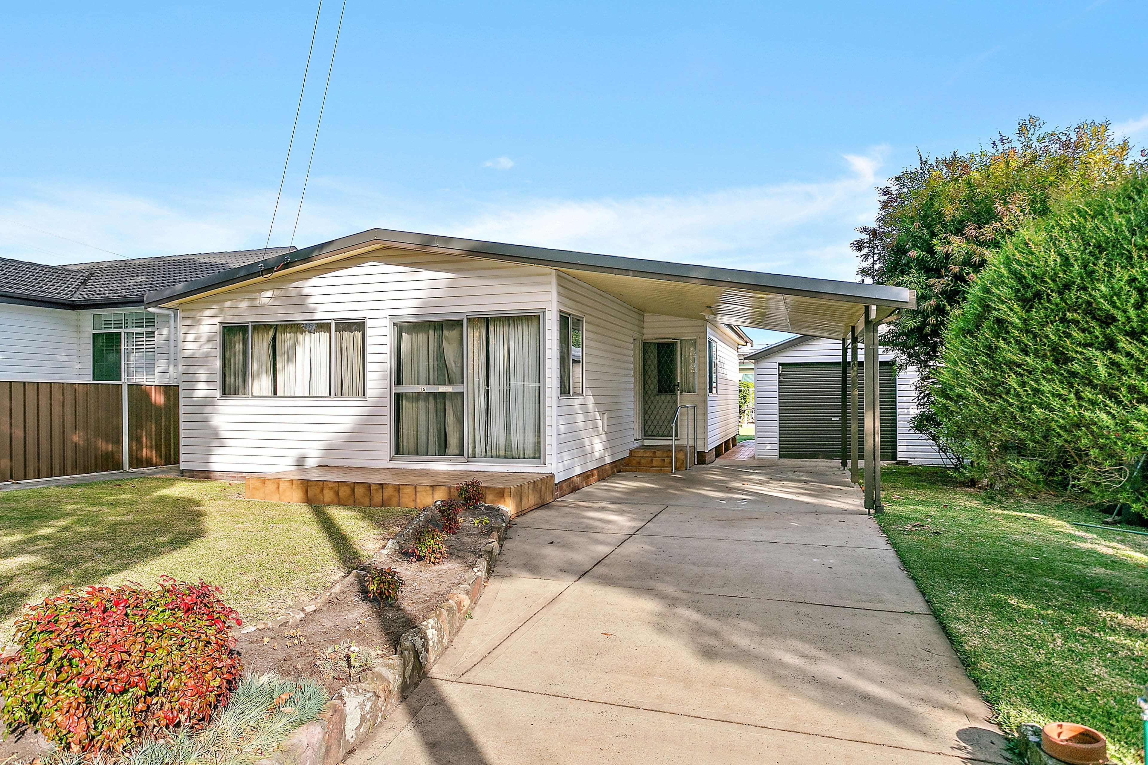 15 Central Avenue, Oak Flats - Image 1