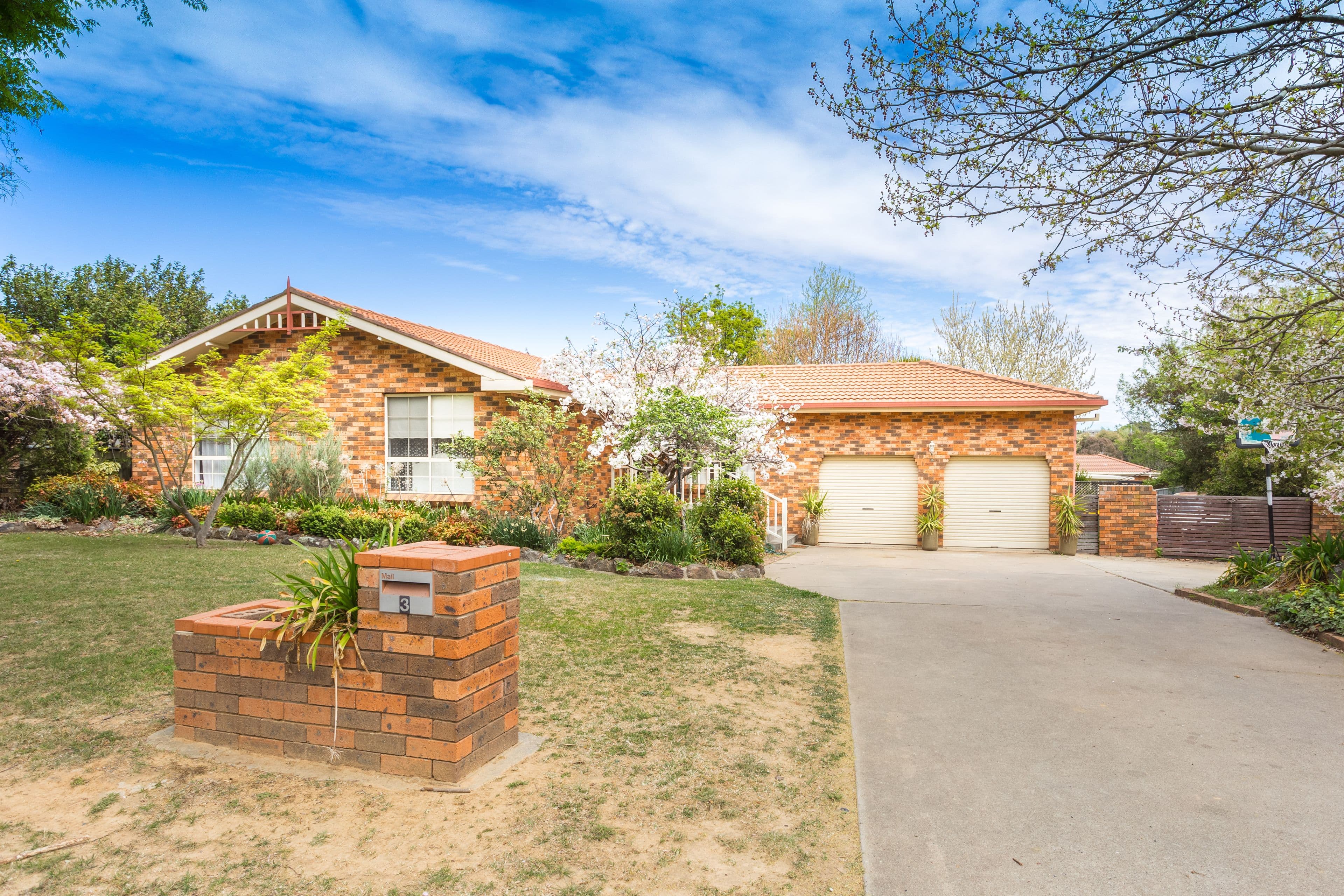 3 Braemar Circuit, Orange - Image 1