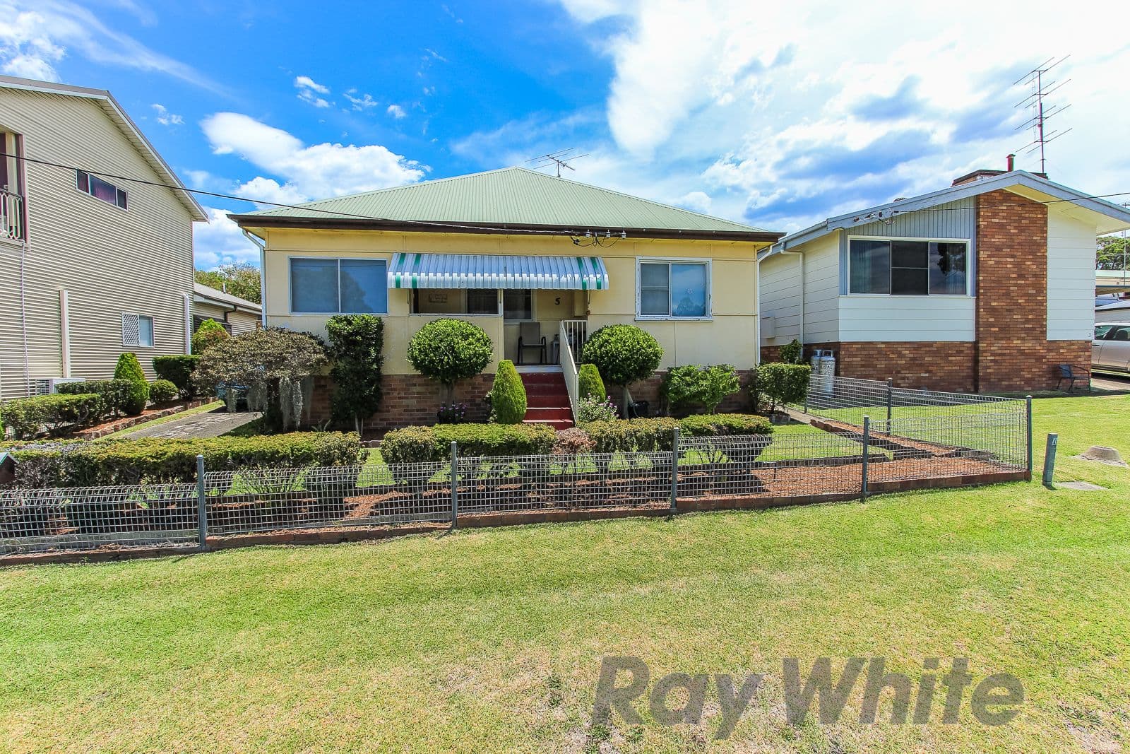 5 Prince Street, Fennell Bay - Image 1