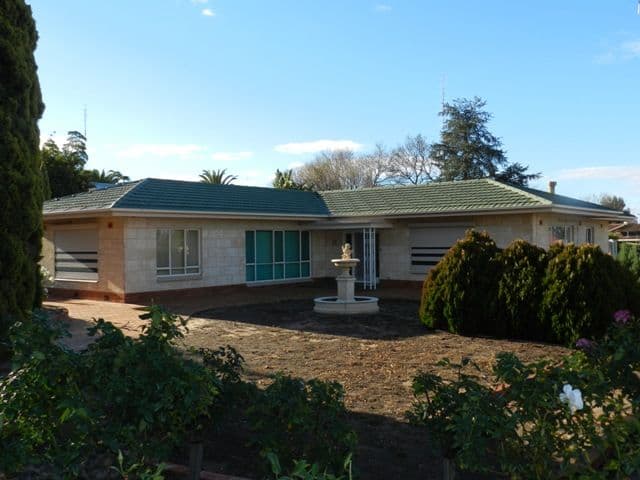 11 Fourth Street, LOXTON SA 5333, Loxton - Image 1