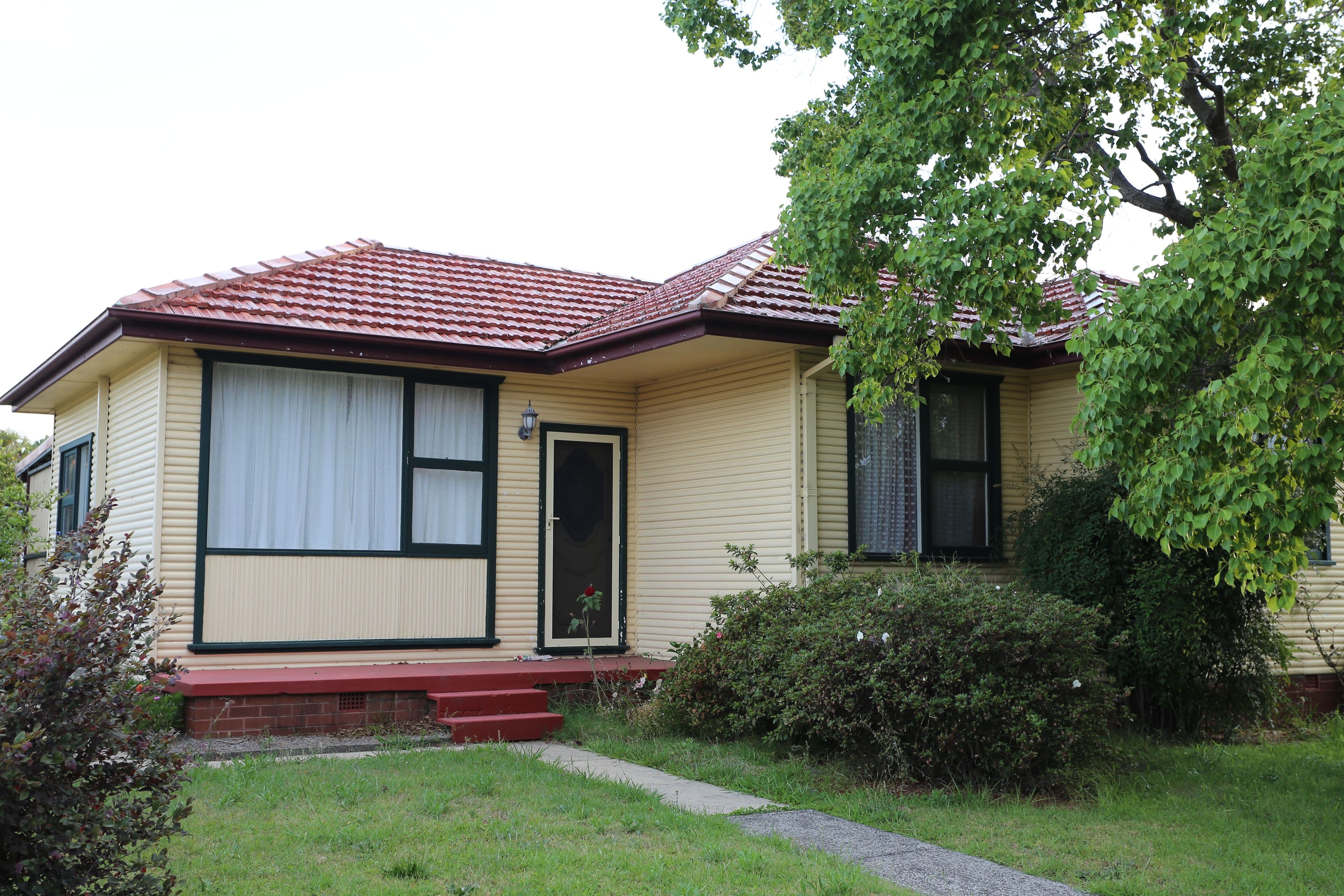 67 Deakin Street, Oak Flats - Image 1