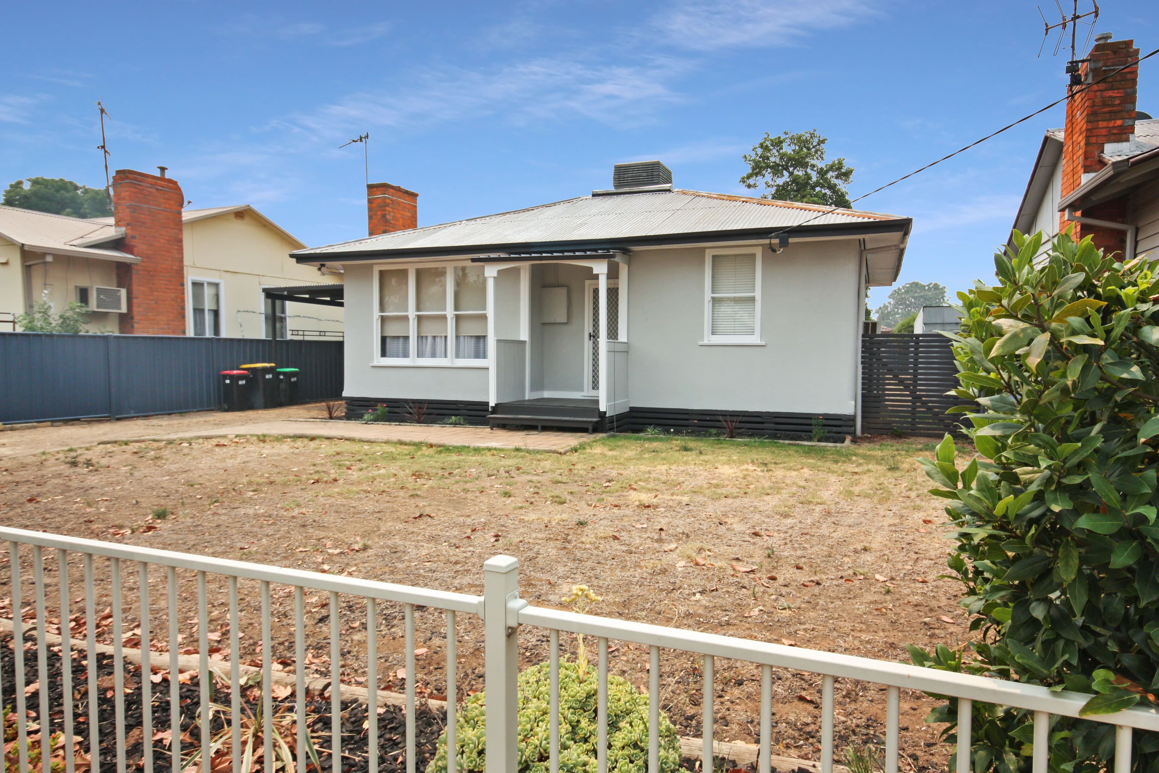 27 Meadows Avenue, Benalla VIC 3672, Benalla - Image 1