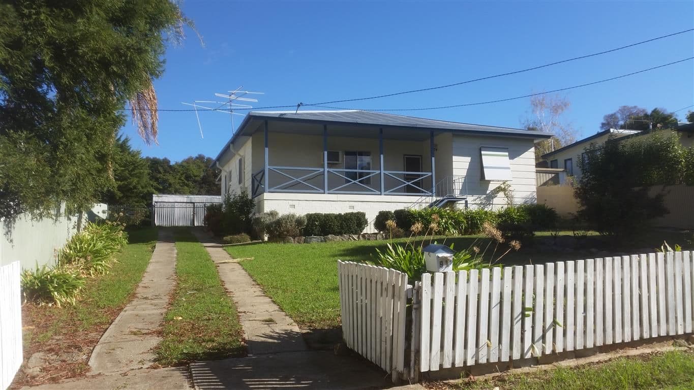 91 Lynch Street, Adelong - Image 1