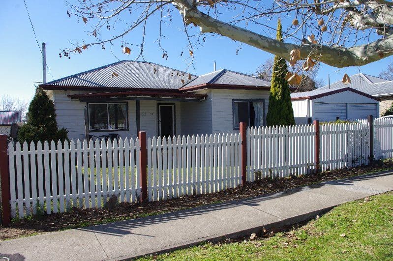 52 Glen Innes Road, Inverell - Image 1