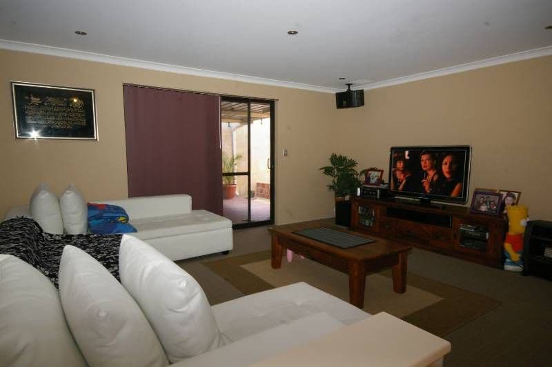 43 Rangeview Road, LANDSDALE WA 6065, Landsdale - Image 1