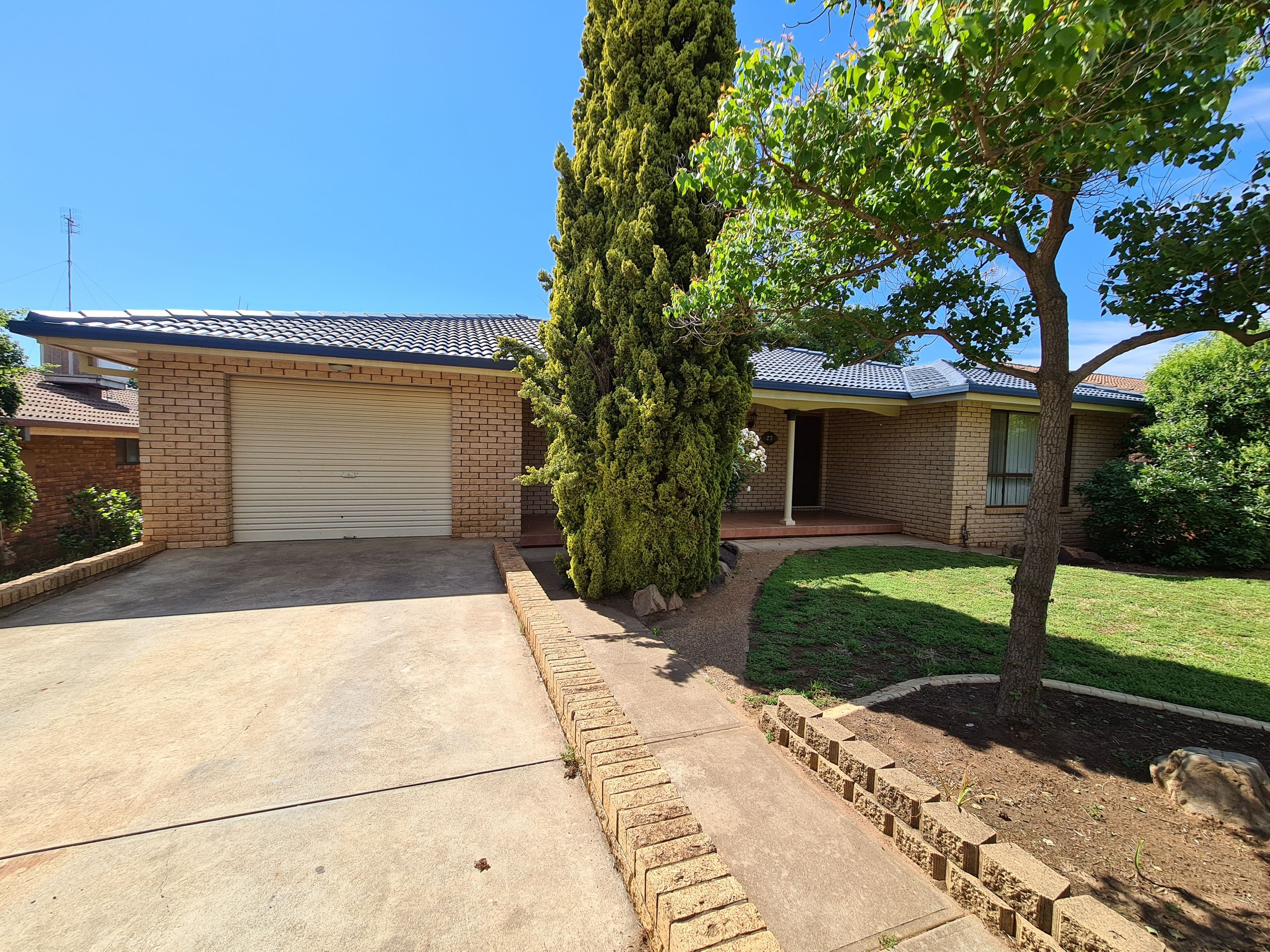 27 Moor Street, Parkes NSW 2870, Parkes - Image 1