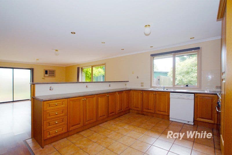 2 Maltravers Crescent, CRANBOURNE VIC 3977, Cranbourne North - Image 1