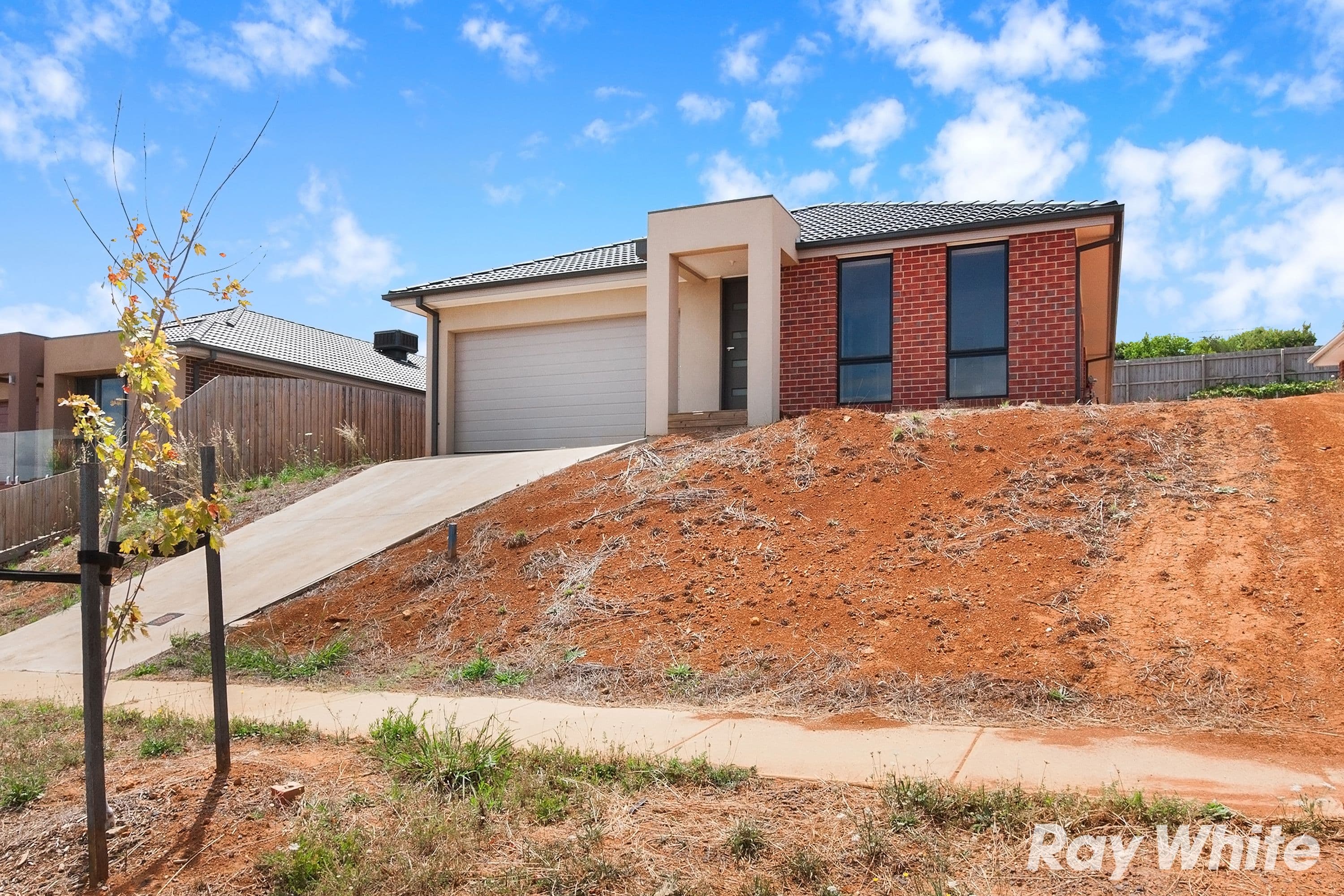 8 Leura Street, Drouin VIC 3818, Drouin - Image 1