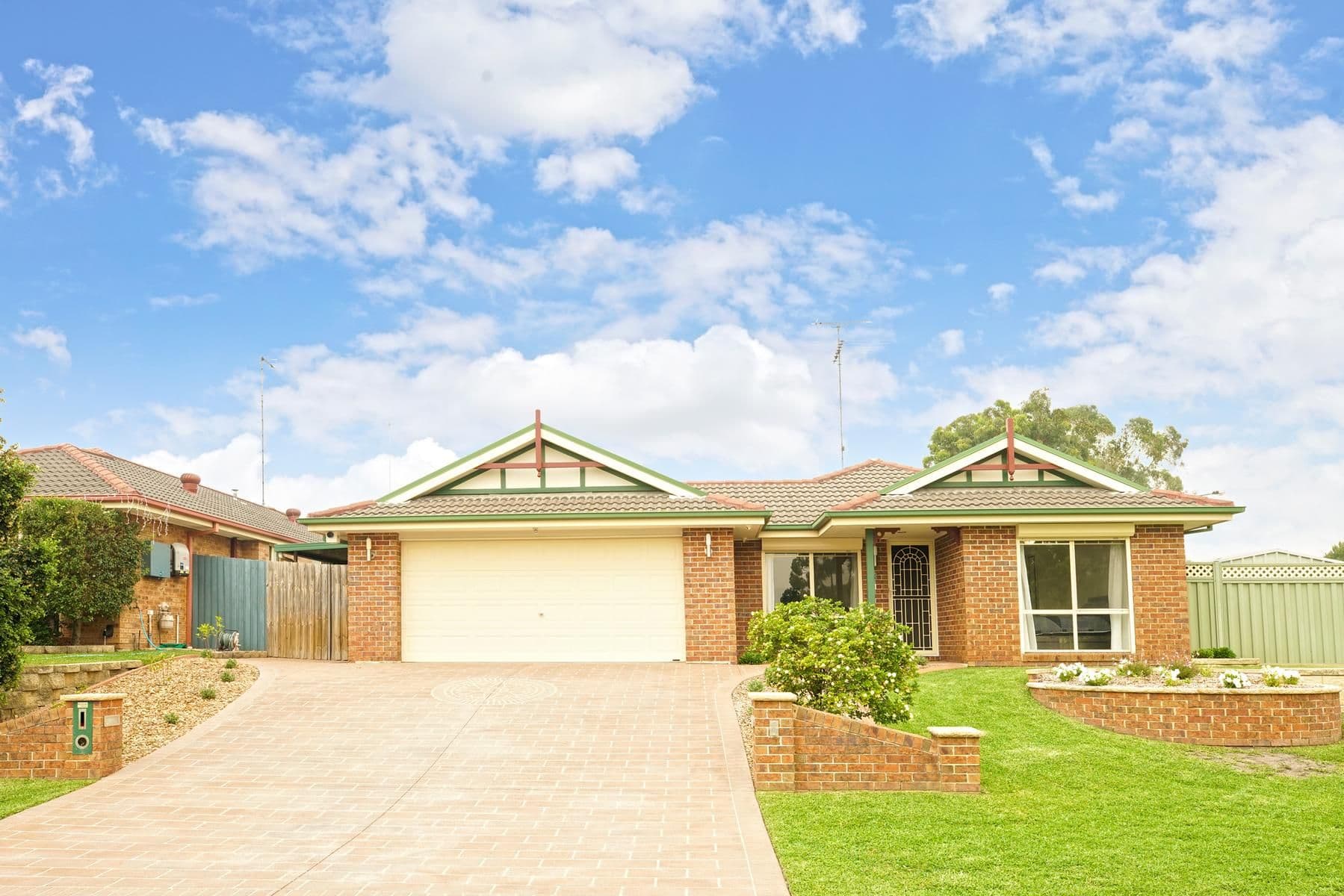 8 Woburn Place, Glenmore Park - Image 1