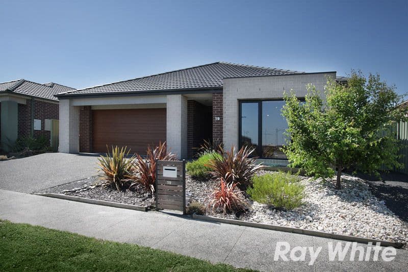 19 Cohens Way, PAKENHAM VIC 3810, Pakenham - Image 1