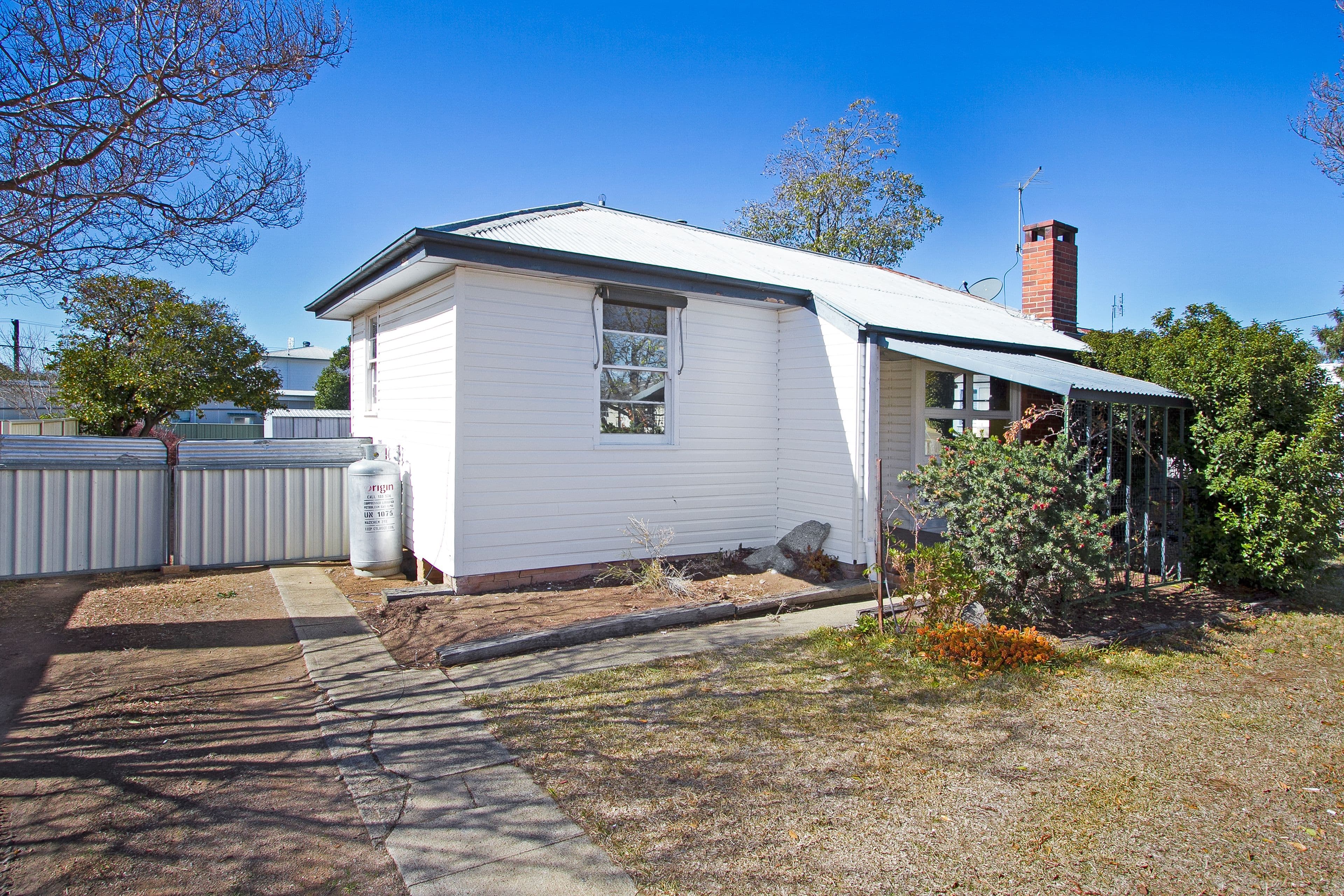 27 Petra Avenue, Tamworth NSW 2340, Tamworth - Image 1