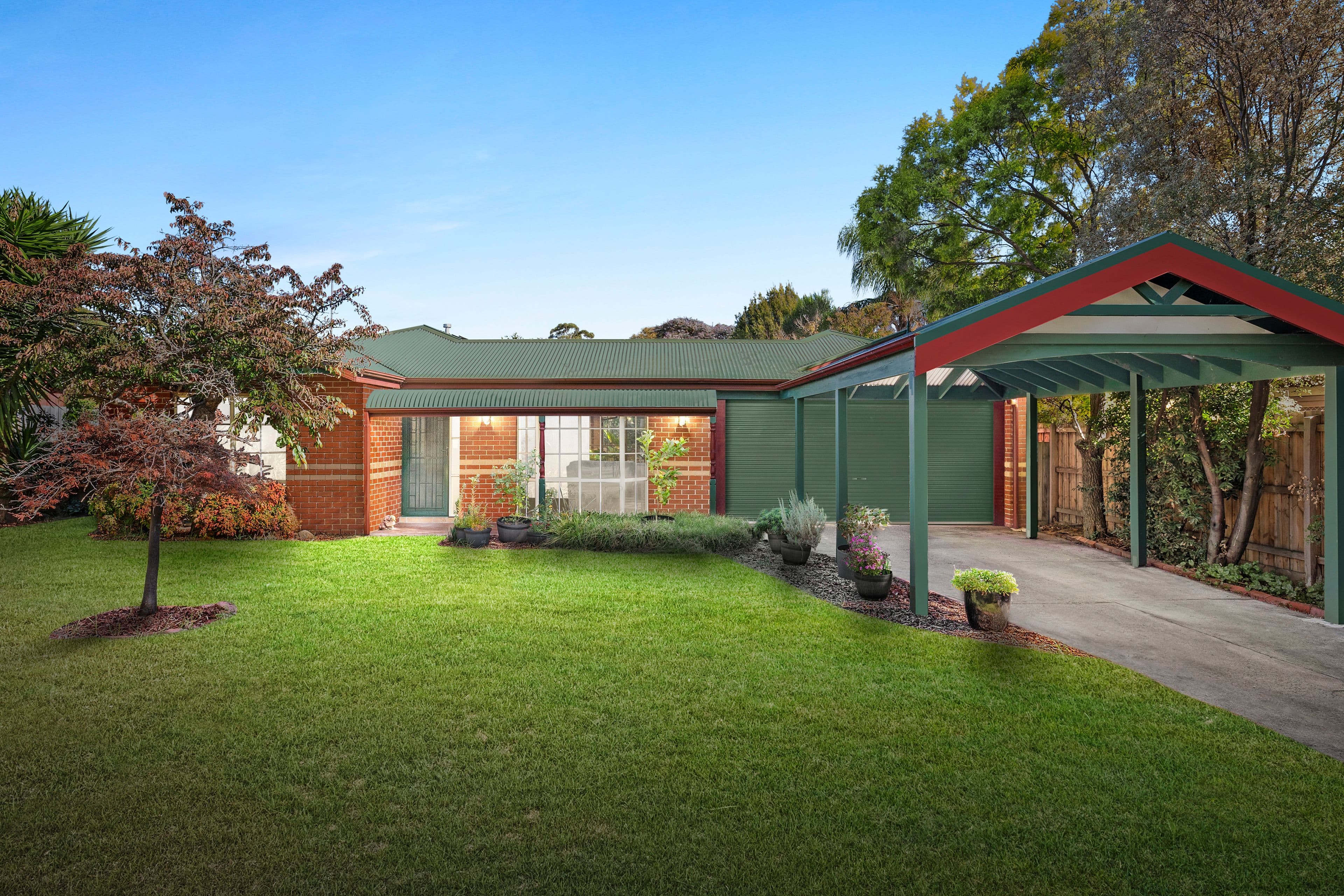 4 Hyde Park Walk, Mooroolbark VIC 3138, Mooroolbark - Image 1