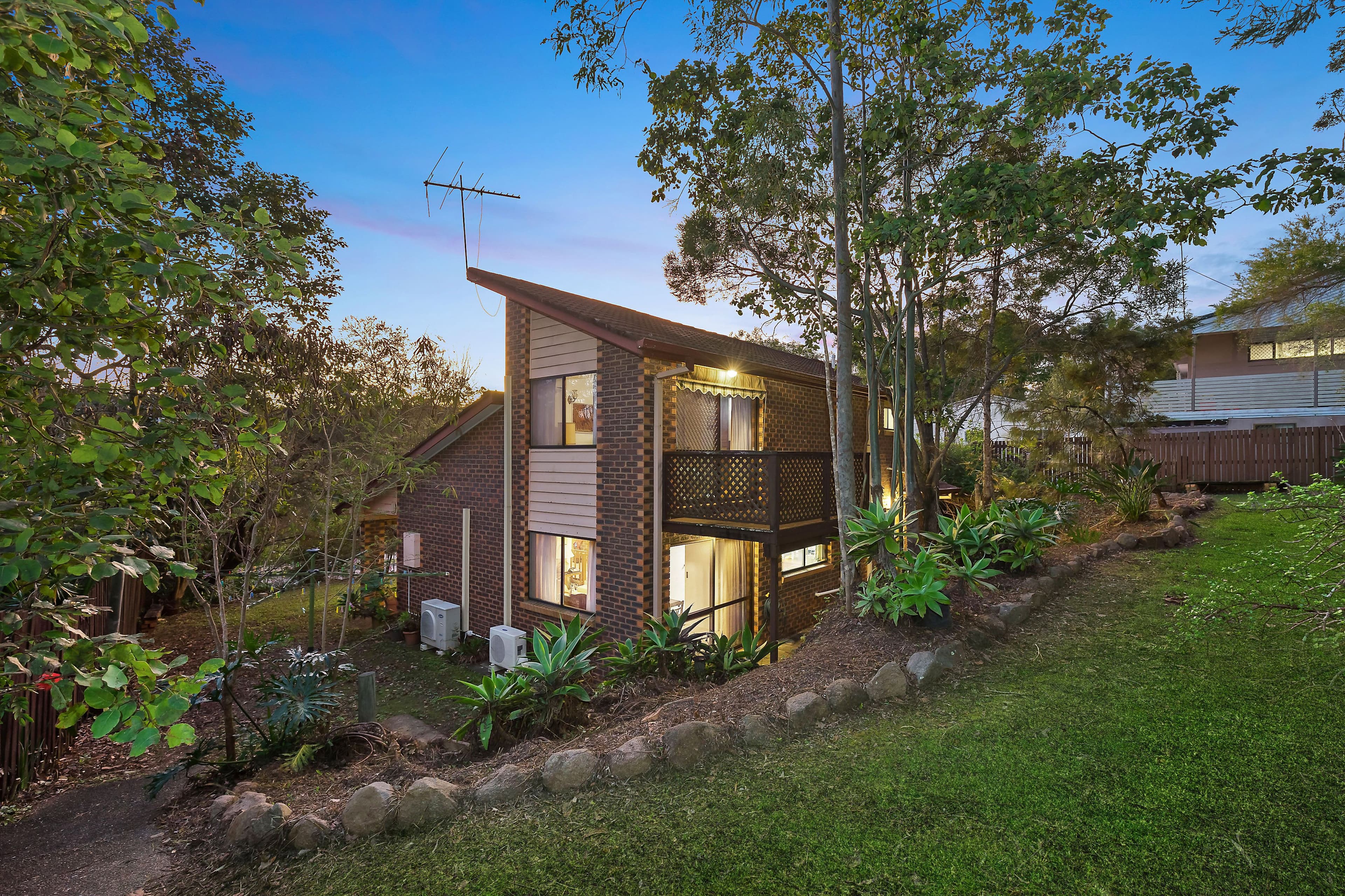 33 Boblynne Street, Chapel Hill QLD 4069, Chapel Hill - Image 1