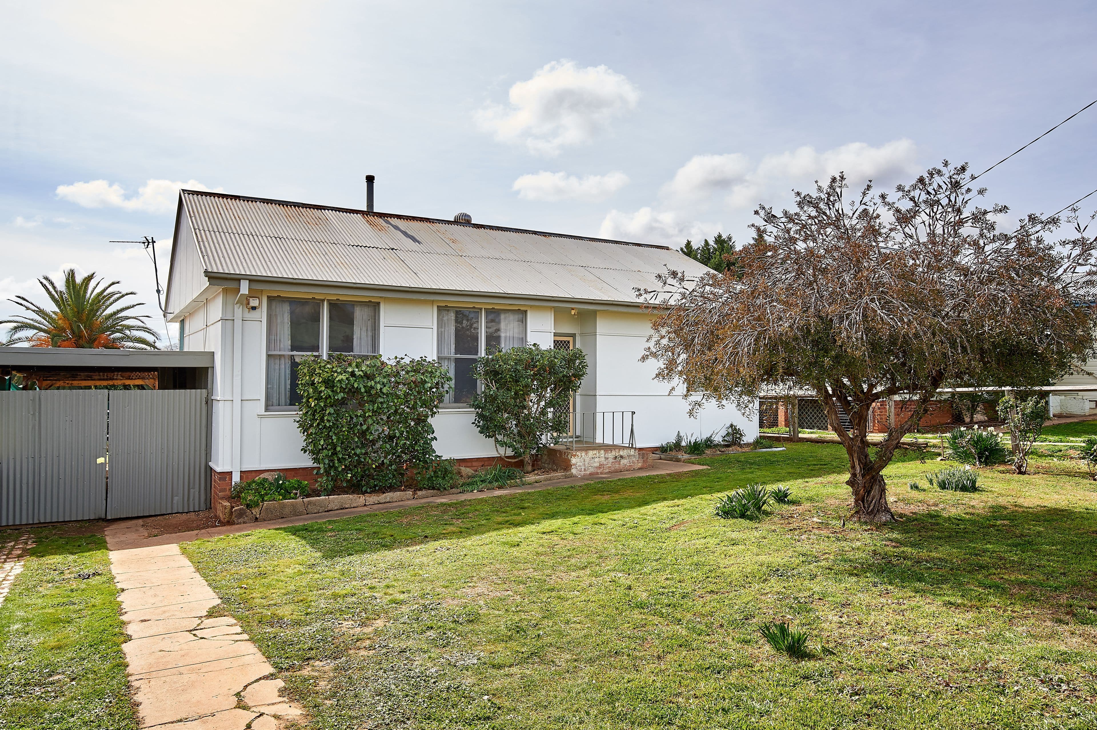 46 Phillip Avenue, Mount Austin - Image 1